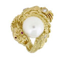 Кольцо с бриллиантами, рубинами и культивированным жемчугом, Золото 750