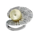 Кольцо с культивированным жемчугом и бриллиантами, Золото 585